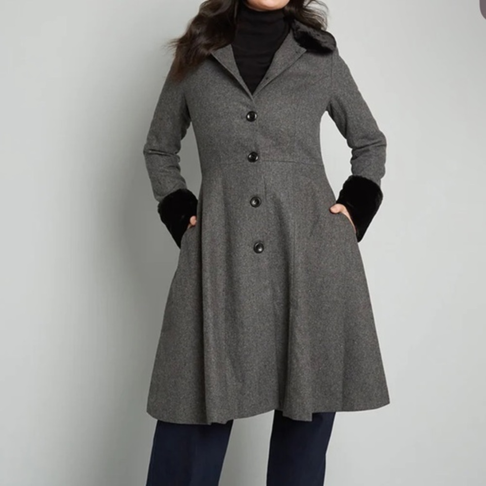 VOODOO VIXEN ModCloth Air of Sophistication Coat Size 8 Grey Black Faux Fur NWT - Picture 3 of 4